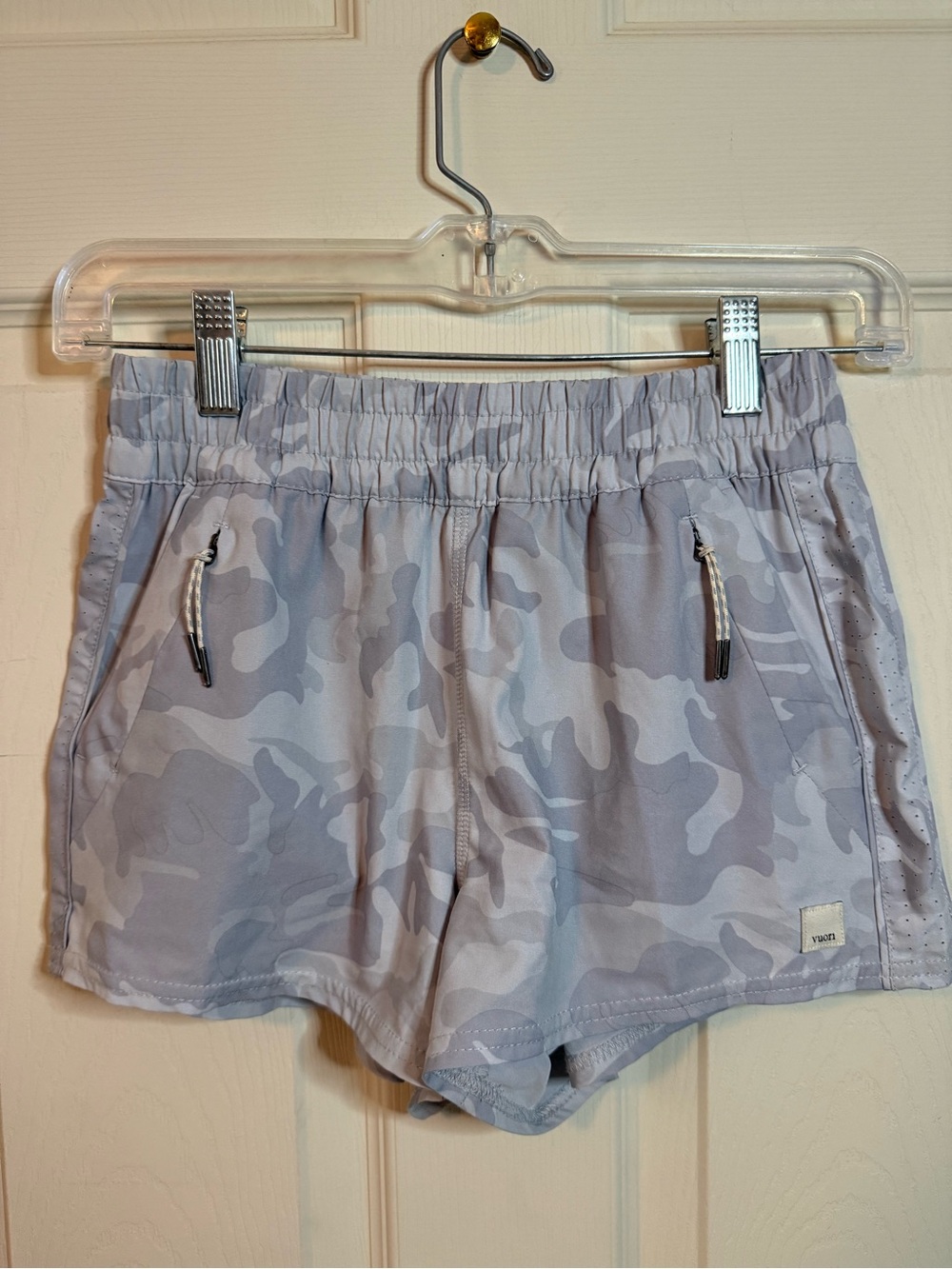 Vuori Light Gray Camo Athletic Shorts Woman’s Size XS